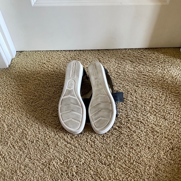 Adrienne Vittadini Sport Black Platform Sandals - Picture 10 of 10